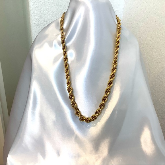 Gorgeous Les Bernard Inc Twisted Gold Tone Graduated Necklace - Picture 1 of 3